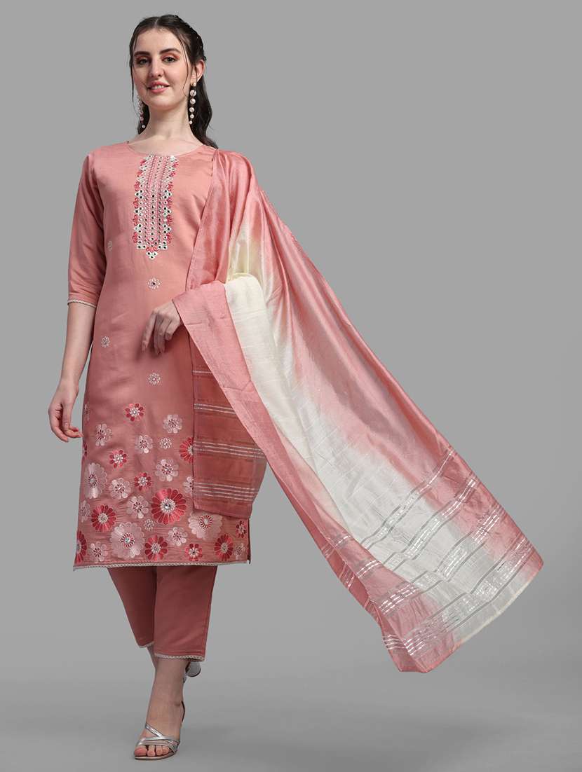 women pink kurta dupatta set