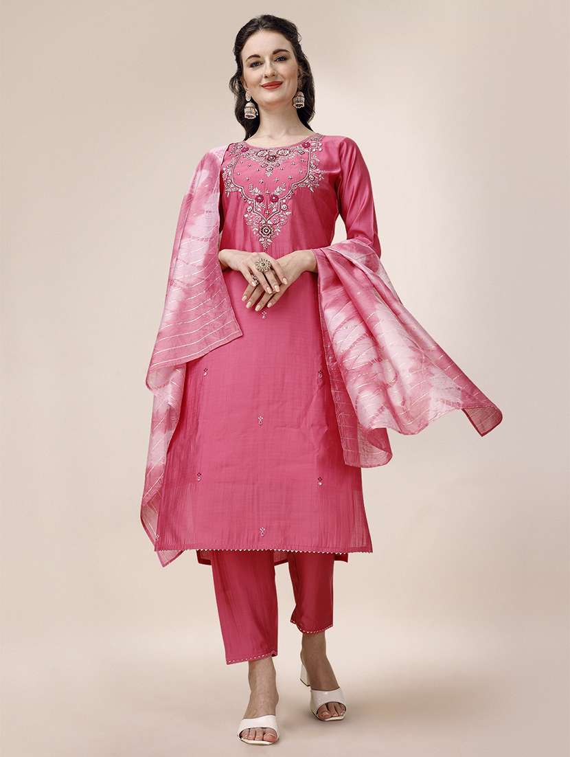 women pink kurta dupatta set