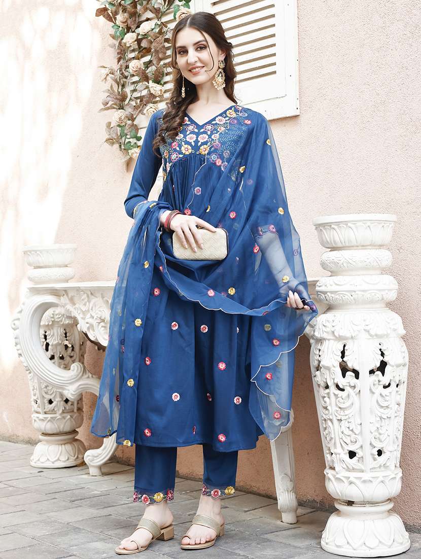 women three quarter sleeve kurta pant with dupatta set