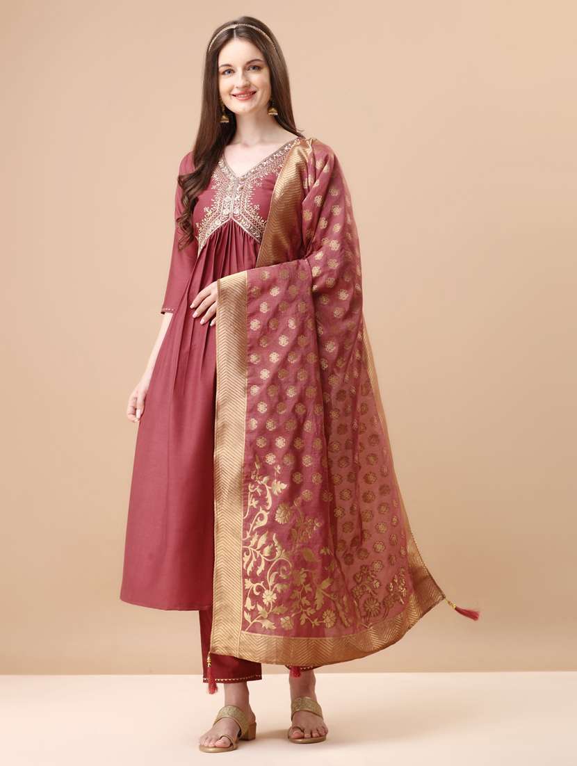 women pink kurta dupatta set