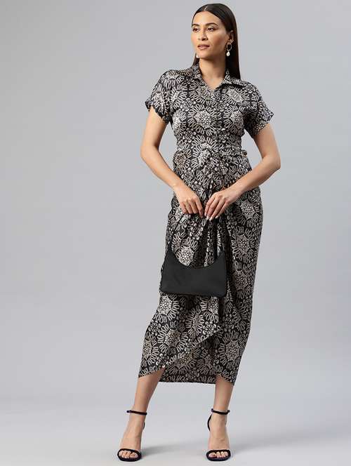 women solid collared front garthered dress