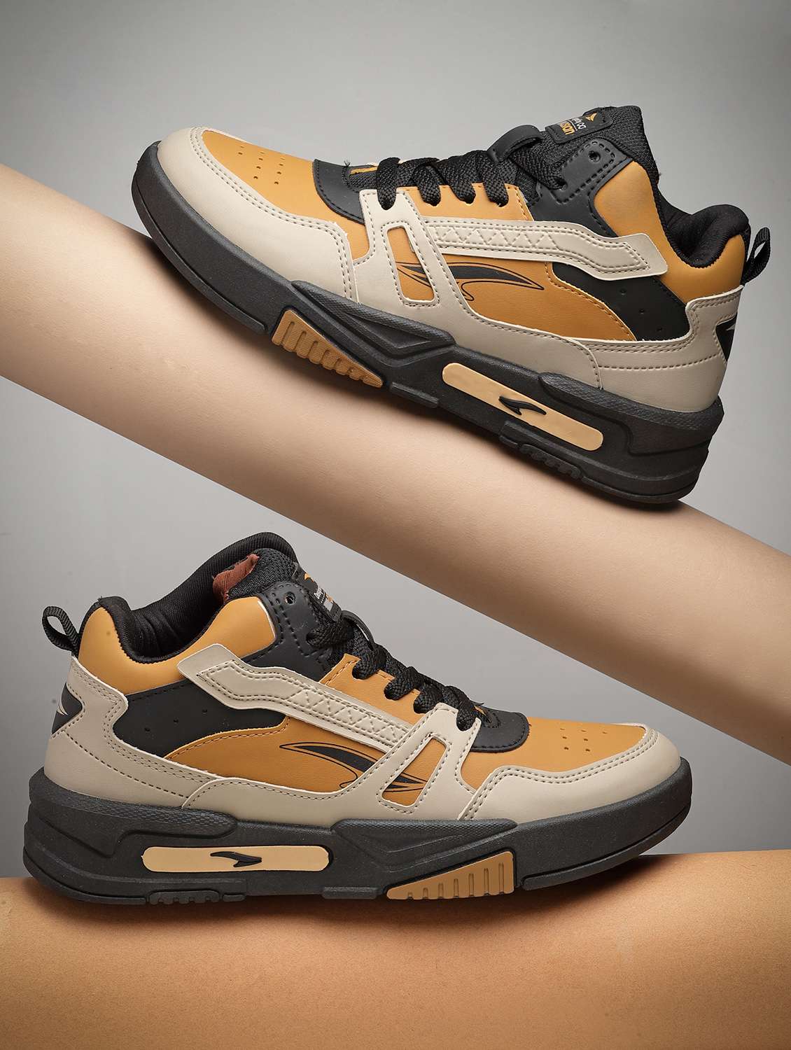 men solid lace up sneakers