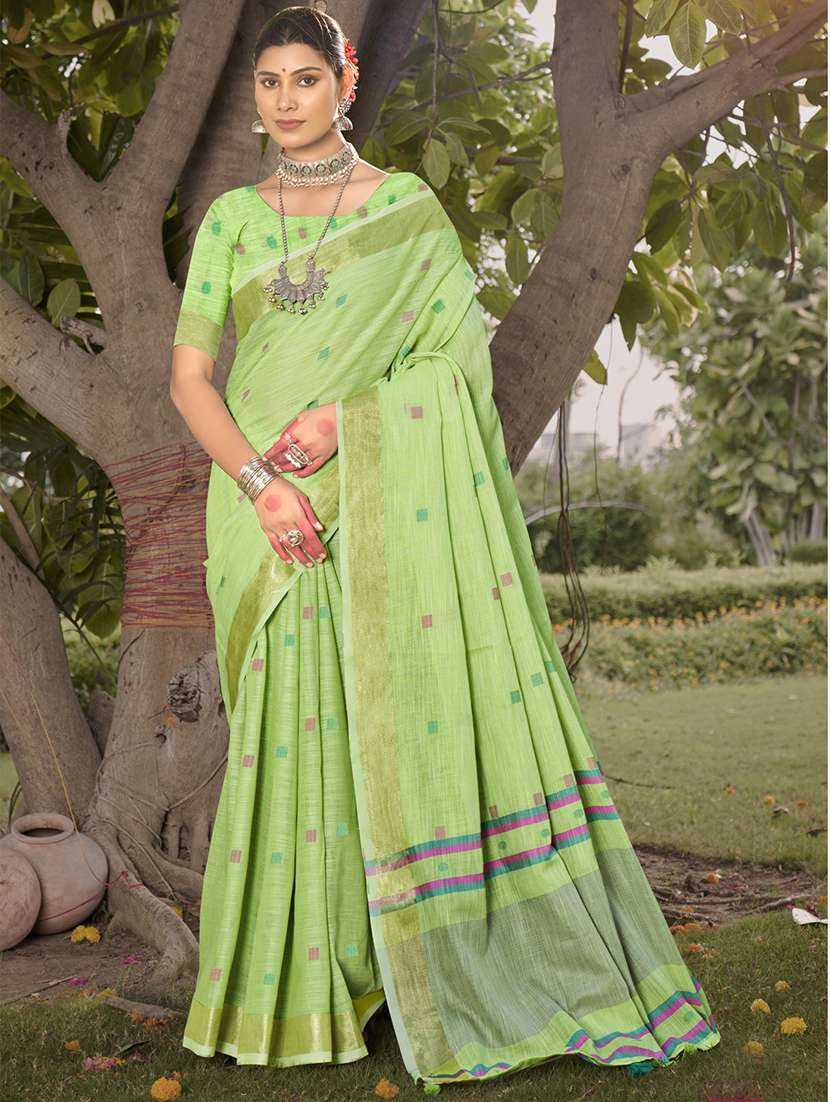 women self design handloom saree with blouse