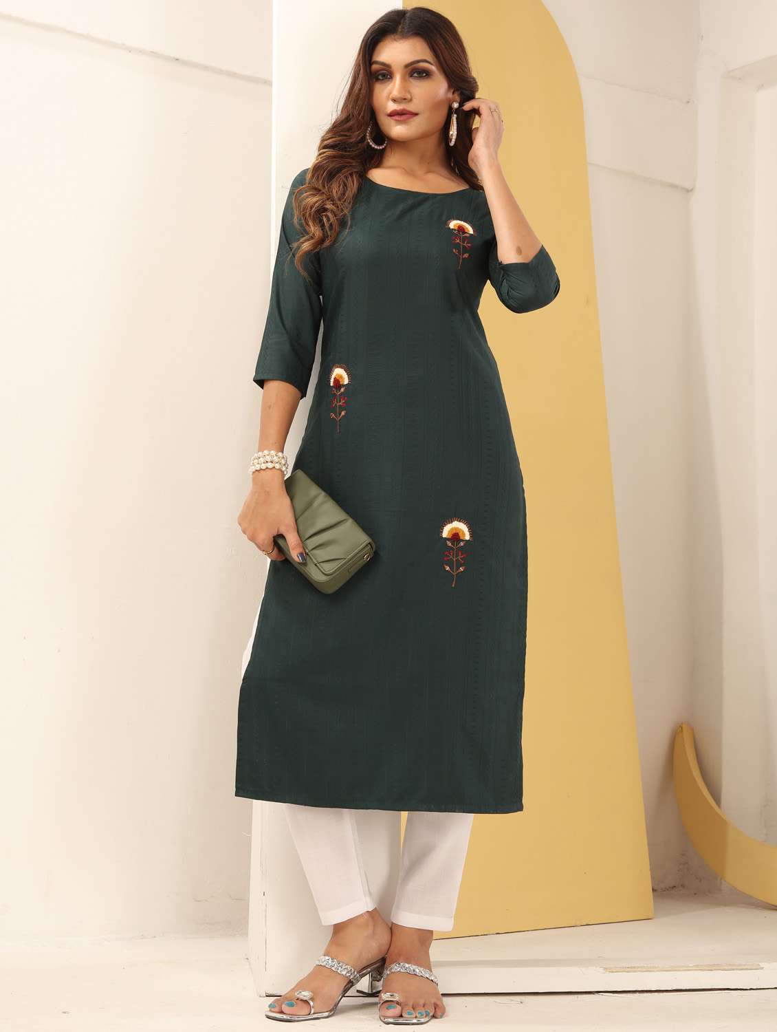women round neck embroidered straight kurta