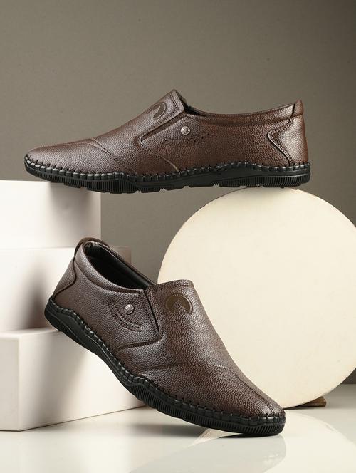 men solid slip on shoes - 21333360 - Standard Image - 0