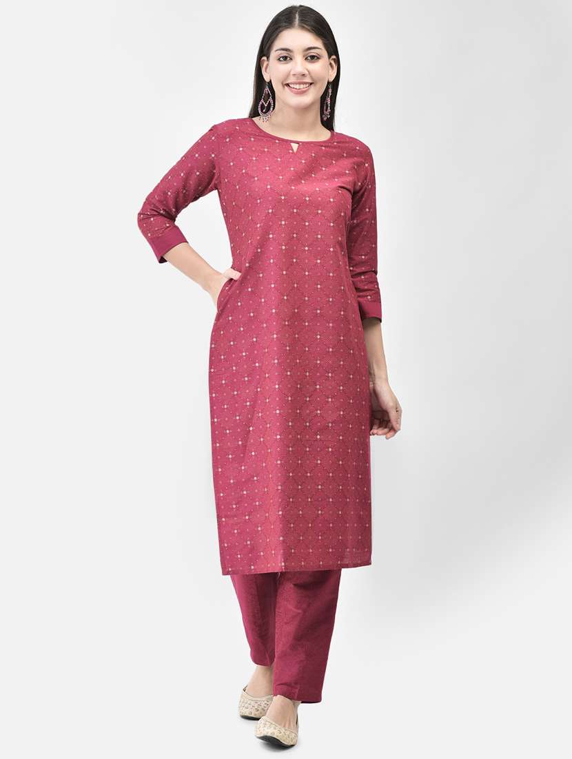 Women Three Quarter Sleeve Straight Kurta