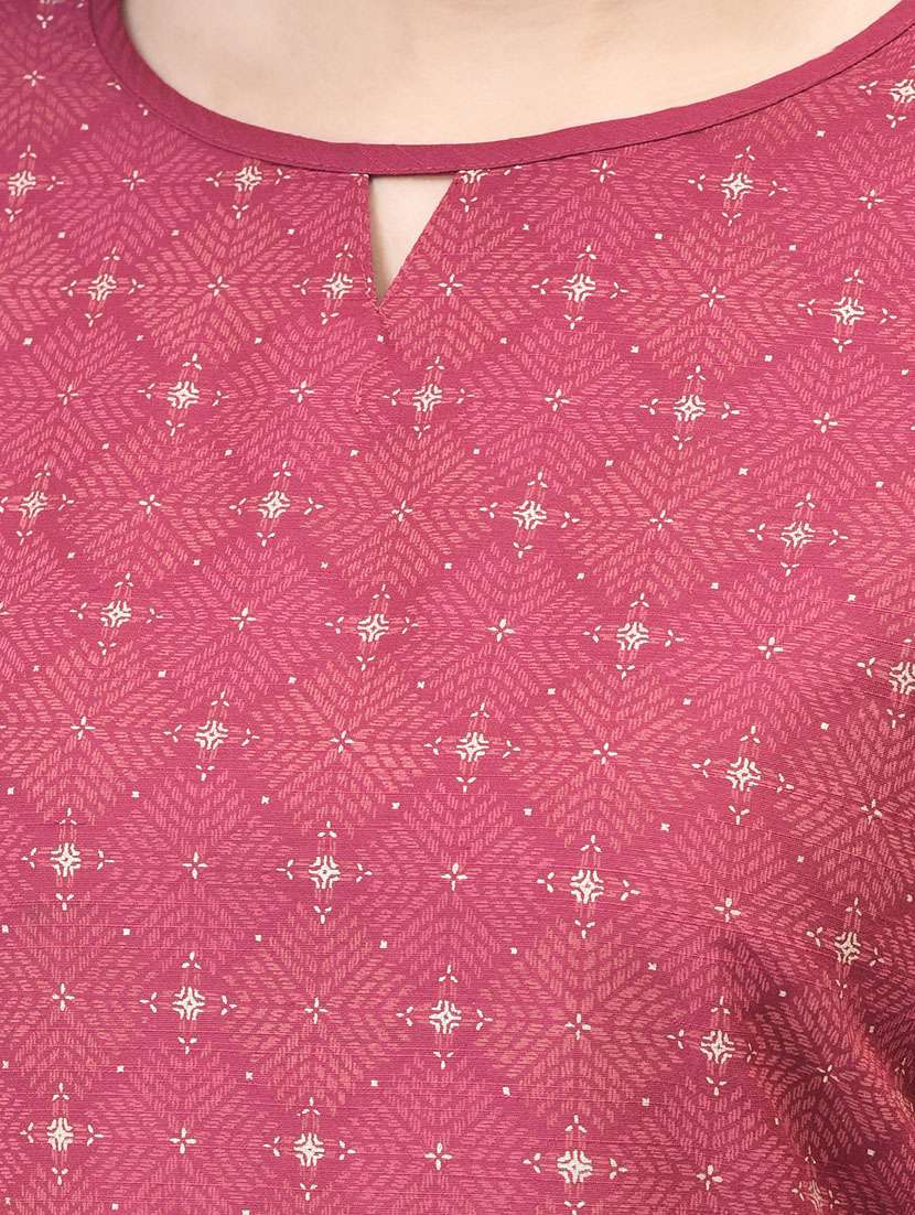 Women Three Quarter Sleeve Straight Kurta