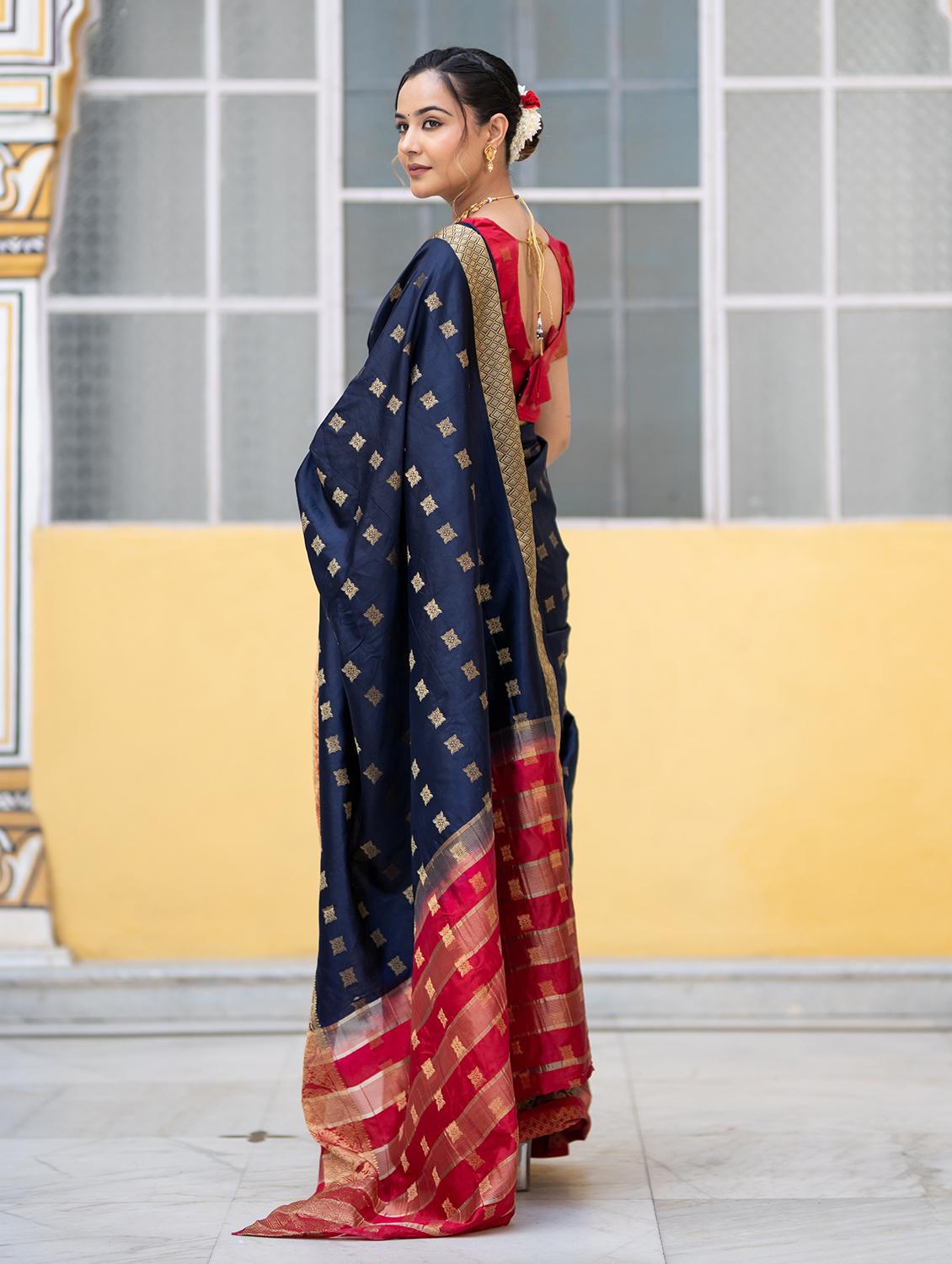 navy blue silk banarasi saree - 21336374 - Standard Image - 2