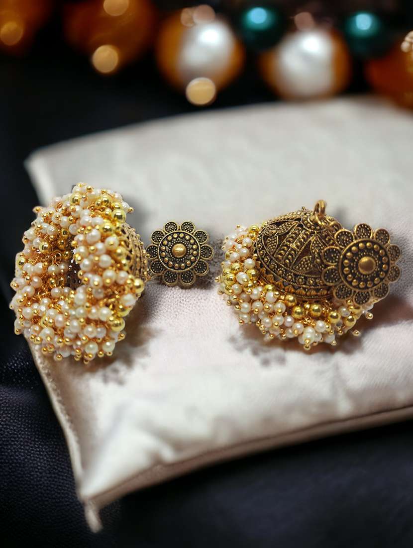 gold jhumka earring