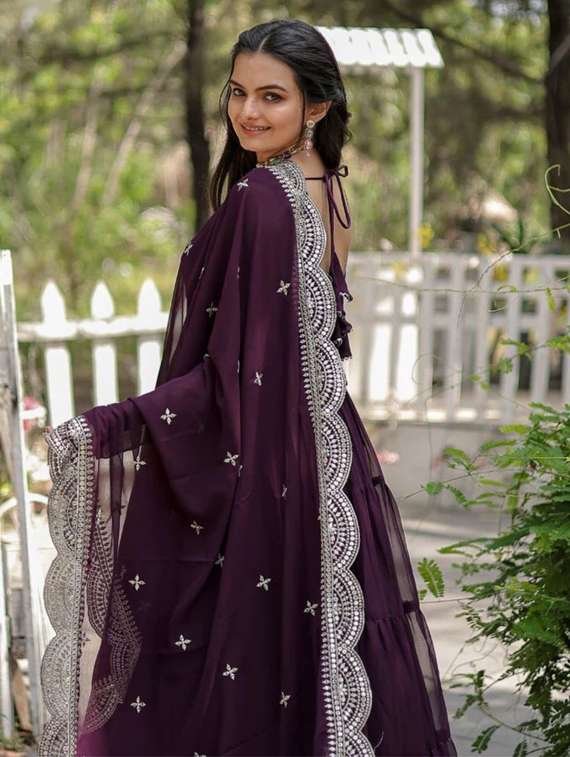purple crepe set - 21339576 -  Standard Image - 2