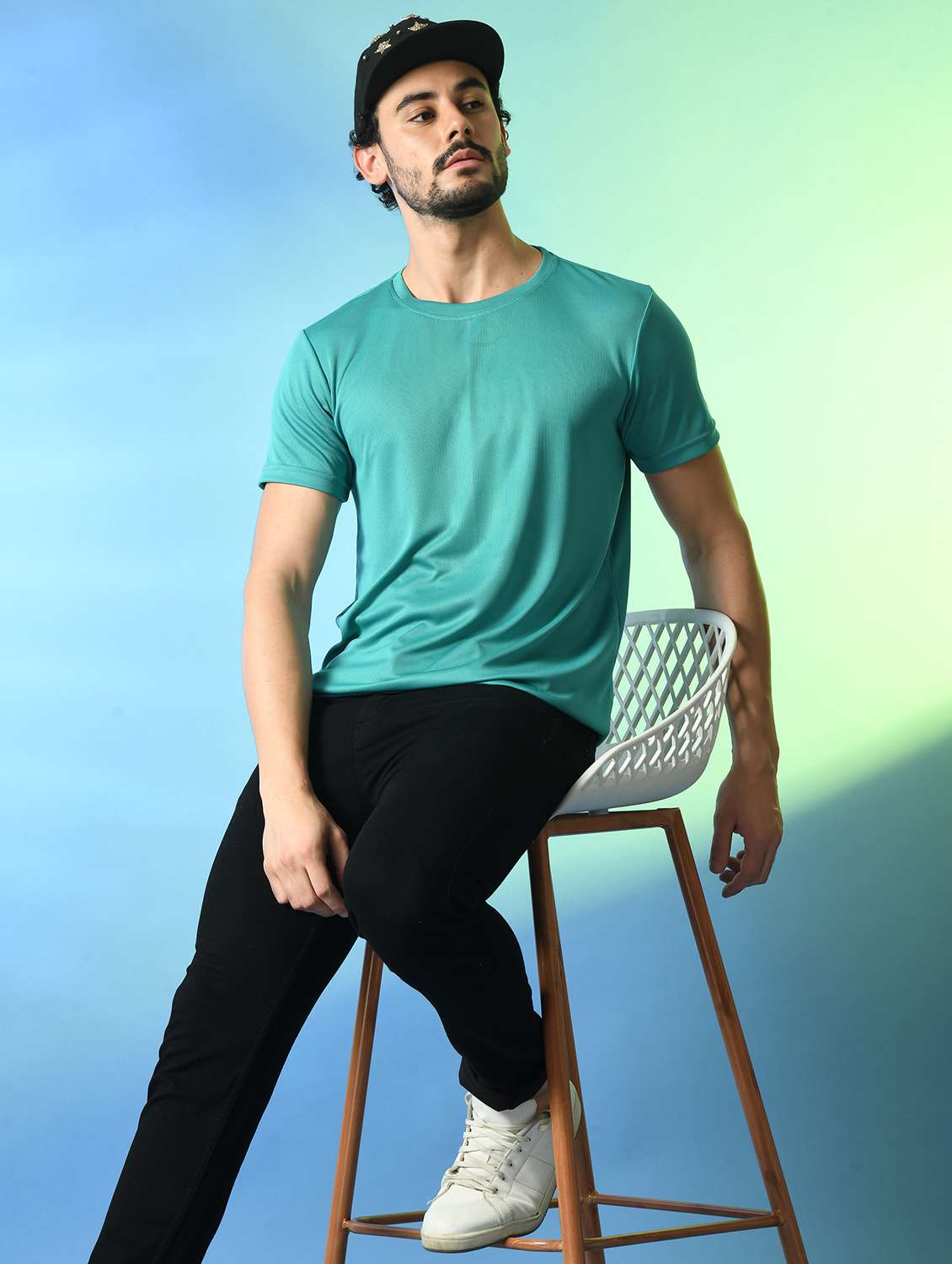 men round neck plain t-shirt - 21340516 -  Standard Image - 2