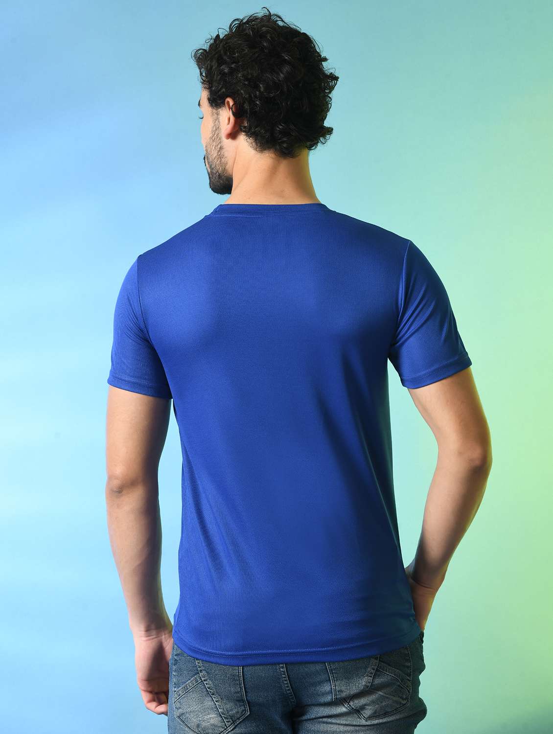 men round neck plain t-shirt - 21340519 -  Standard Image - 2