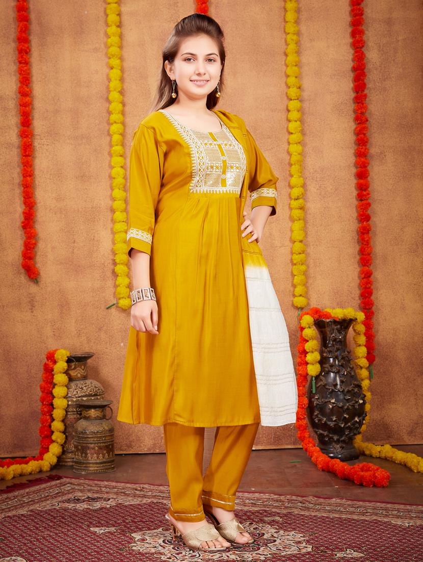girls embroidered suit set with dupatta - 21349138 - Standard Image - 2