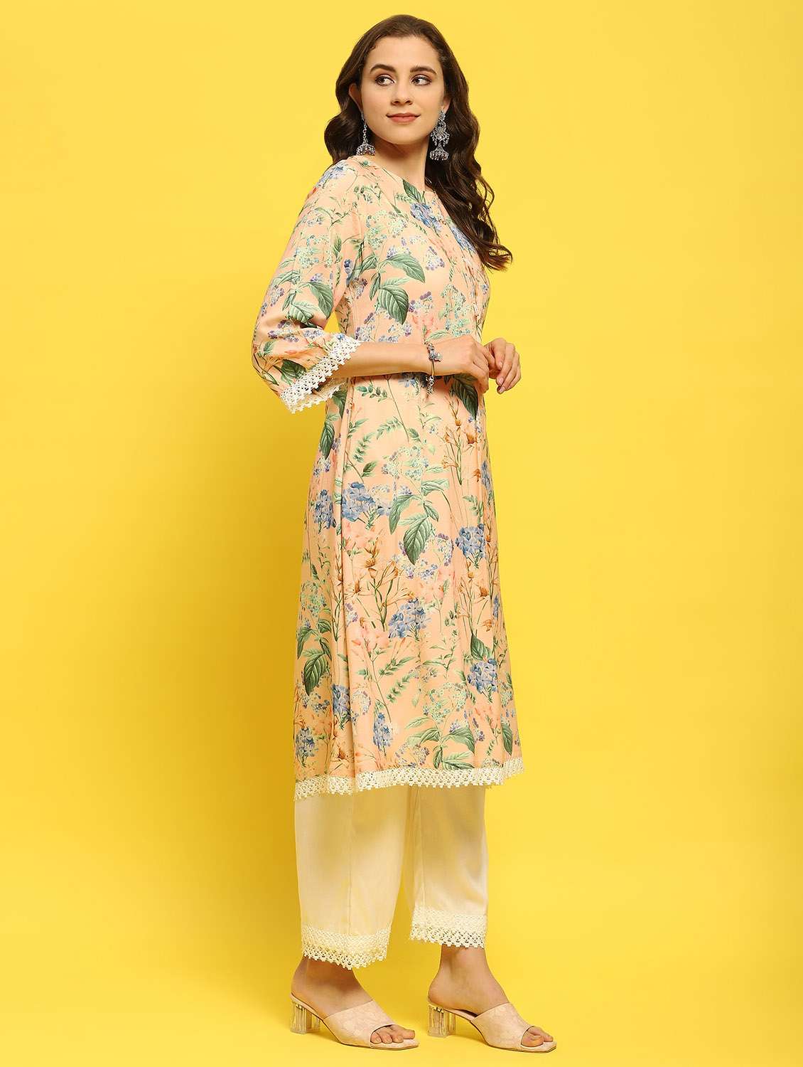 women three quarter sleeve kurta pant with dupatta set - 21353586 - Standard Image - 2