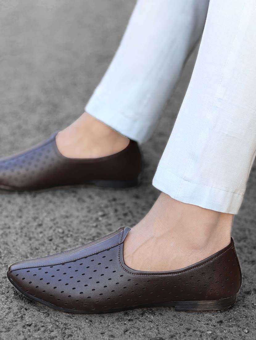 men slip on jutis