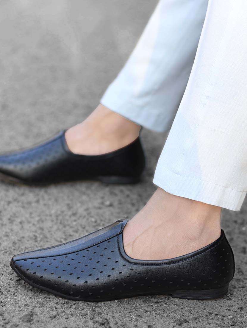 men slip on jutis - 21357971 - Zoom Image - 0