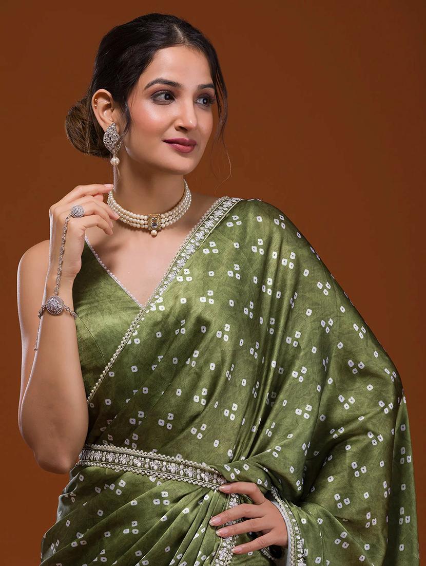 women bandhani printed saree with blouse - 21360535 - Standard Image - 2