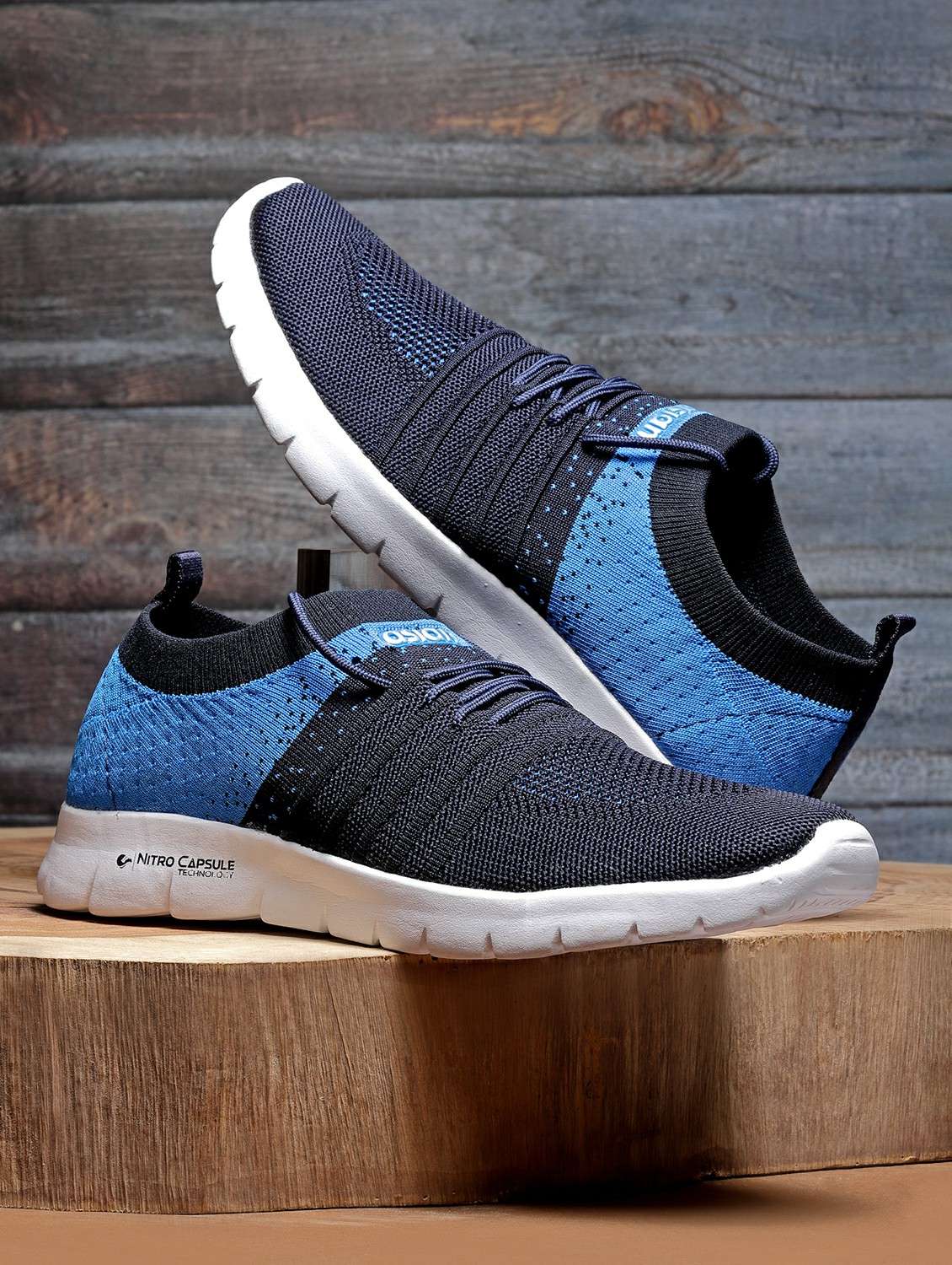 men lace up sport shoes