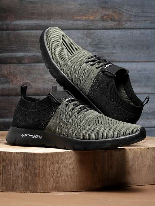 men lace up sport shoes - 21365040 -  Standard Image - 0