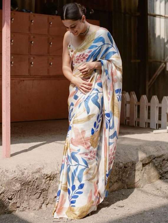 women printed saree with blouse