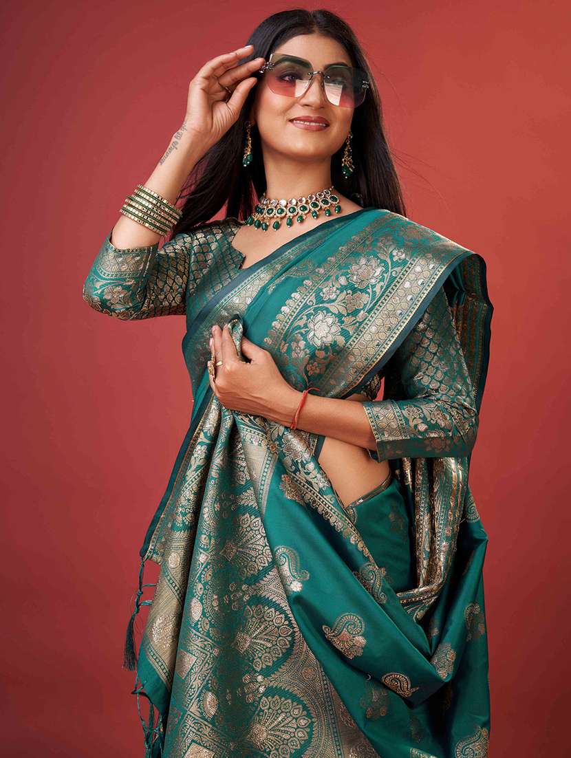 women self design bordered saree with blouse - 21372517 - Standard Image - 2