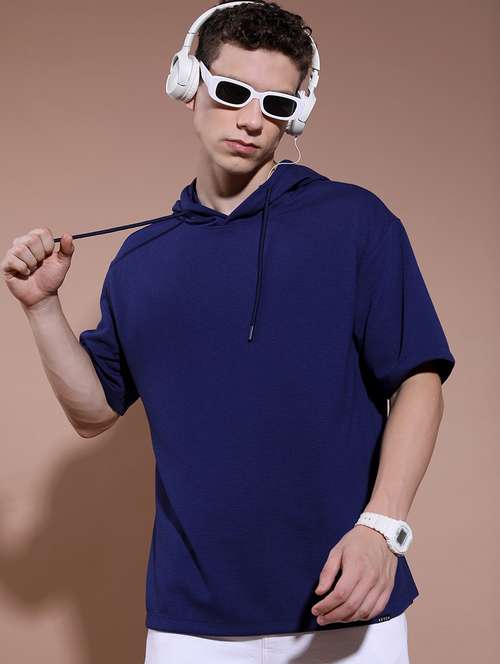 men solid hood neck oversized t-shirt