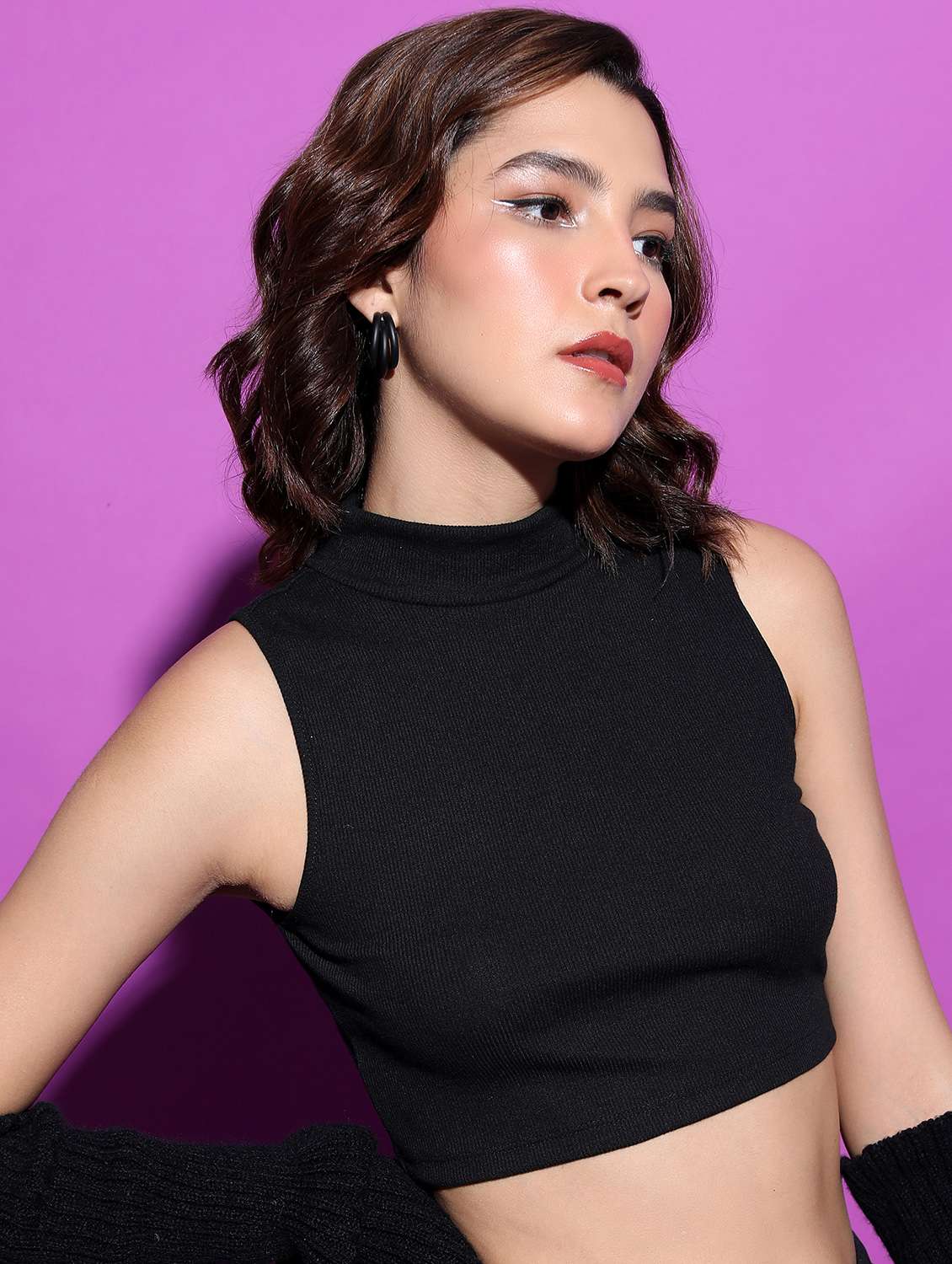 women black cotton blend crop top