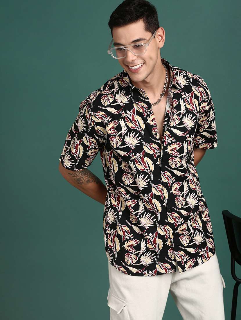 men short sleeved printed casual shirt - 21378757 - Standard Image - 2