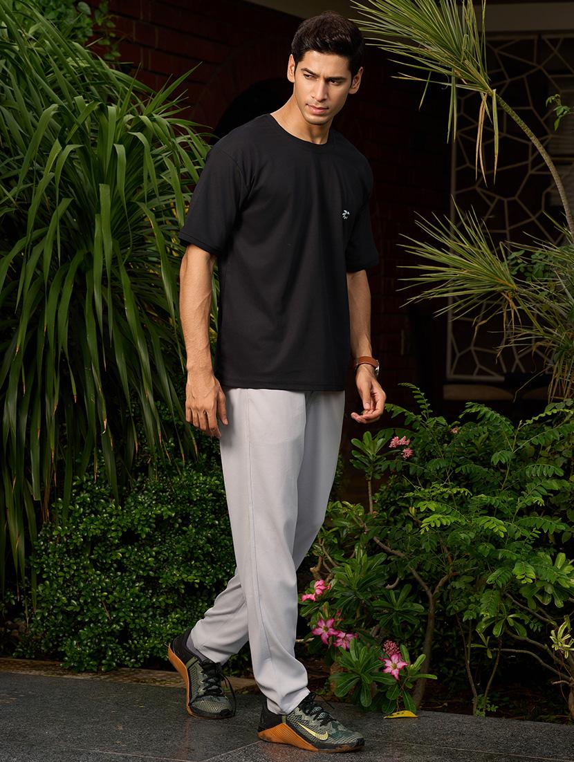 men round neck solid t-shirt - 21379018 - Standard Image - 2