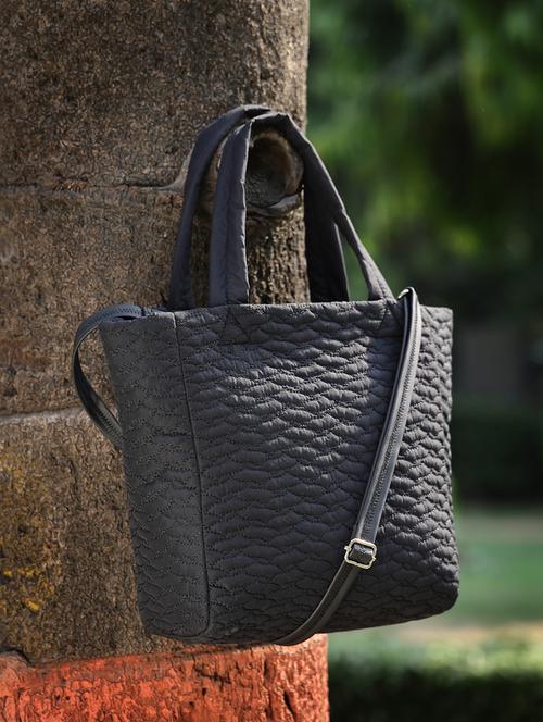 women quilted handbag  - 21391424 -  Standard Image - 0