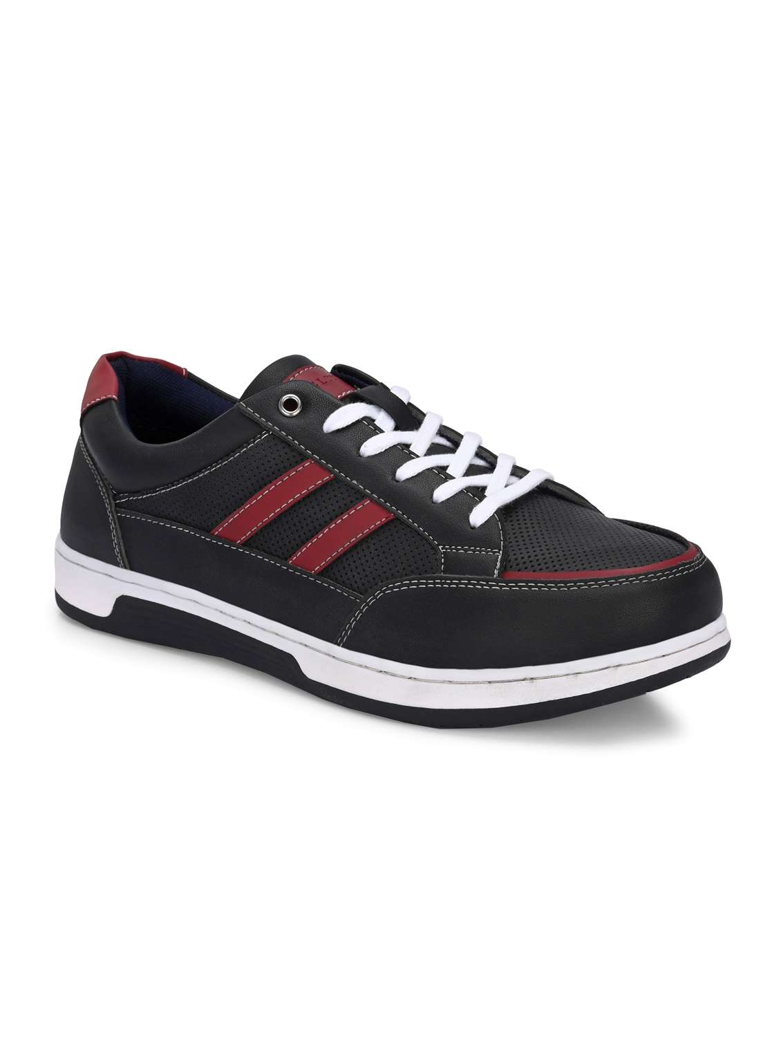 men lace up sneakers