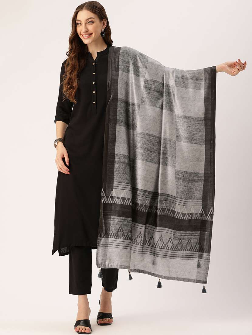 women self-designed dupatta