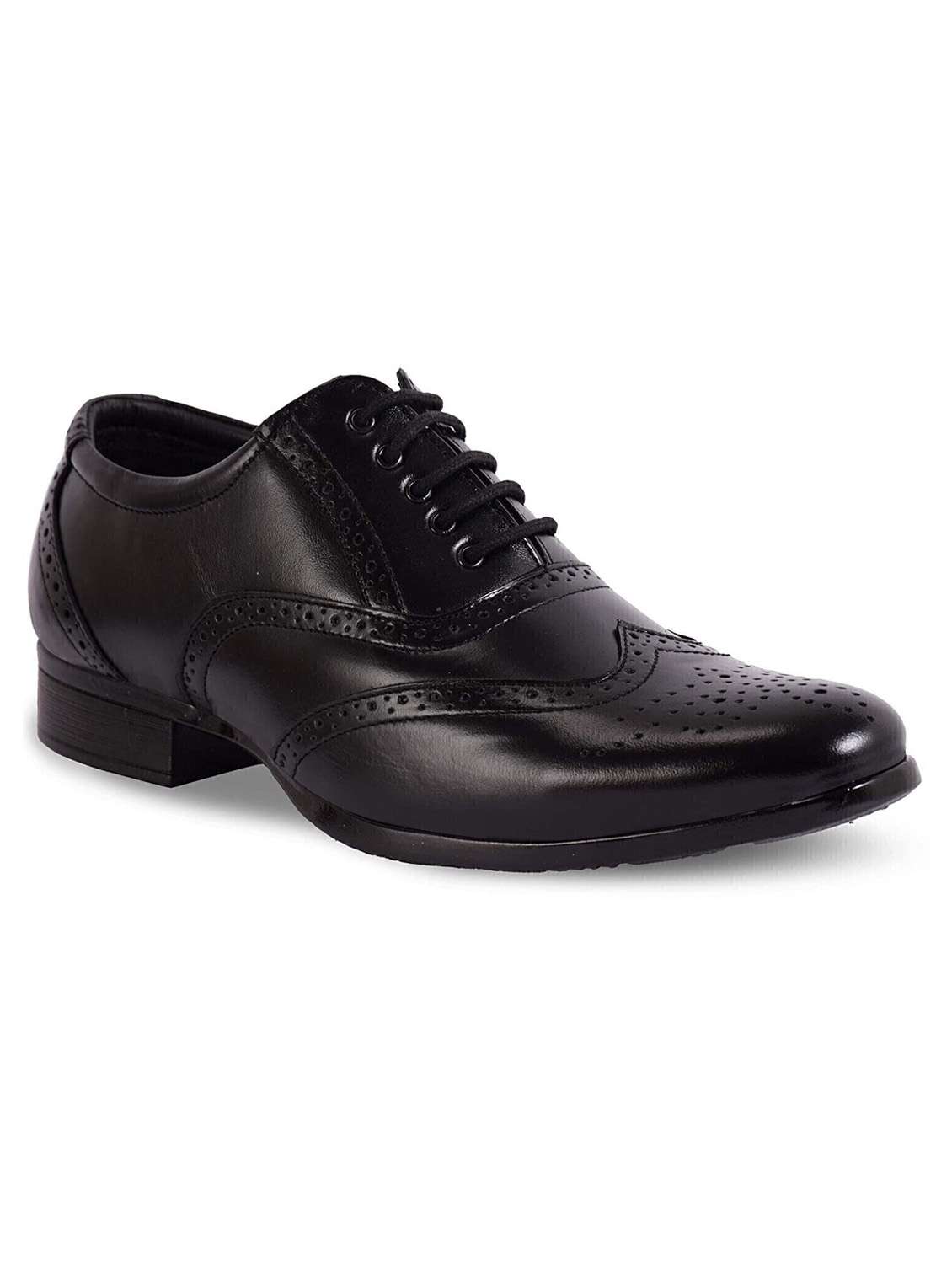 men black lace-up brouges
