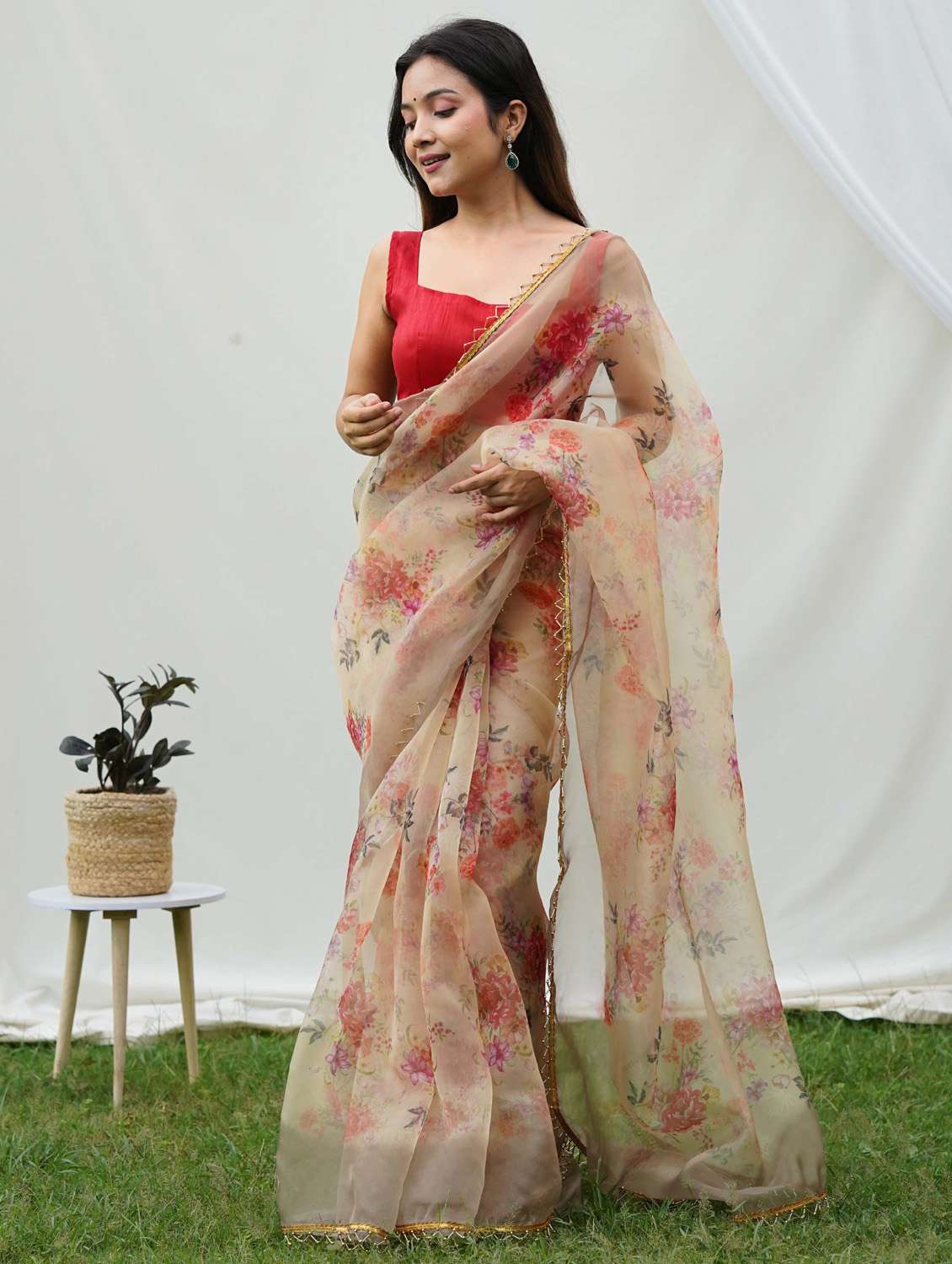 women floral printed saree