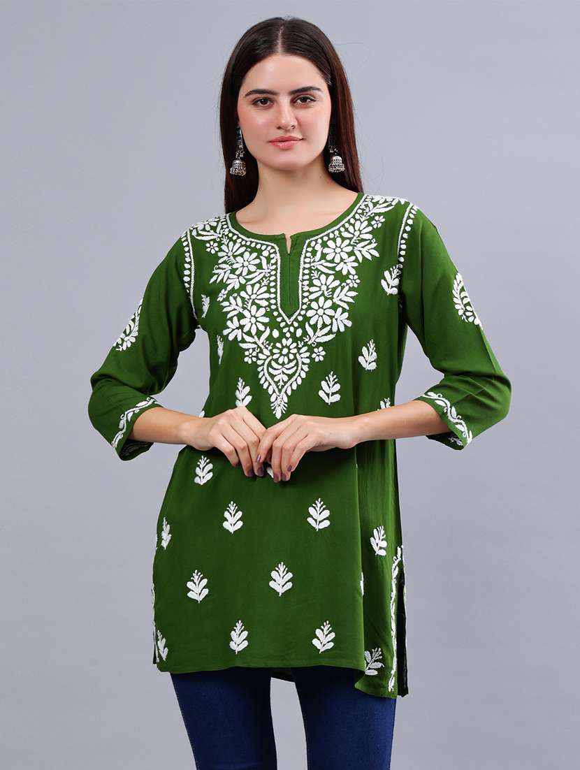 women chikankari straight kurti