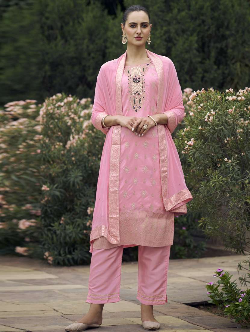 women pink kurta dupatta set