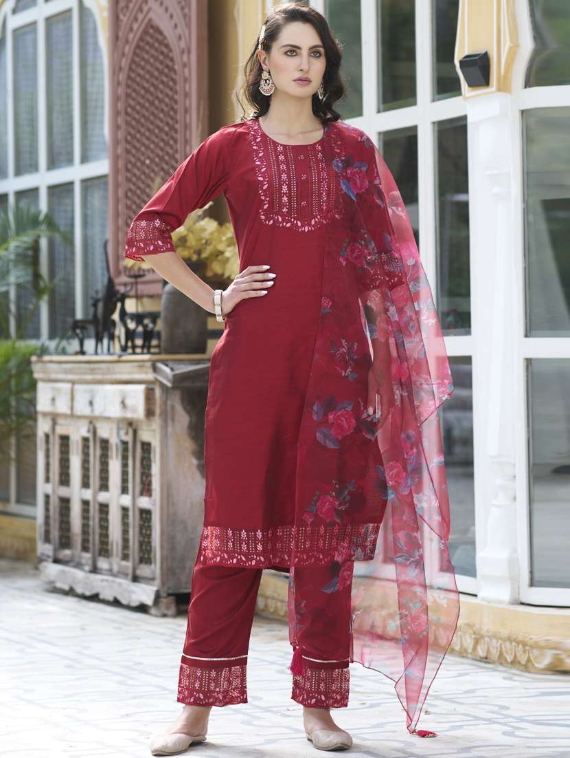 women maroon kurta dupatta set