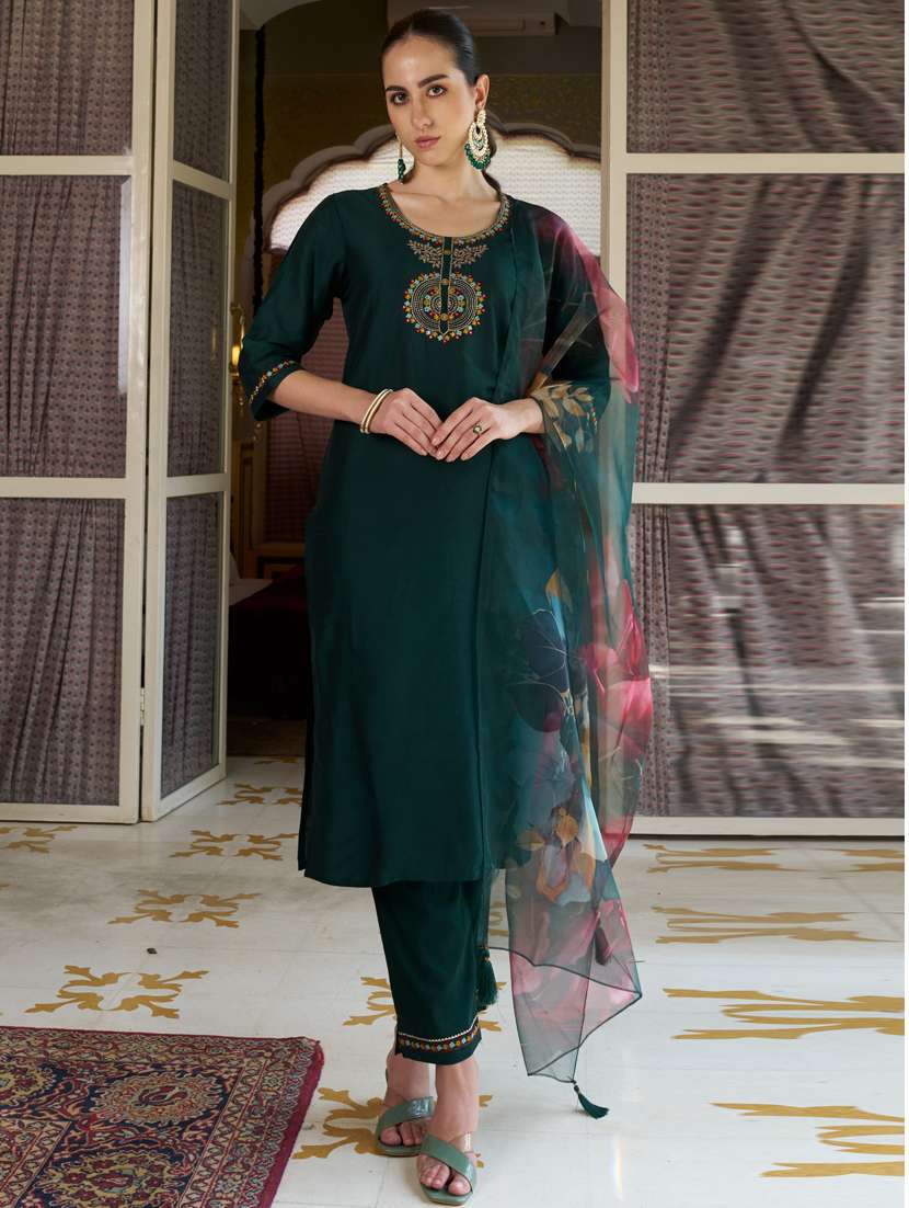 women green kurta dupatta set