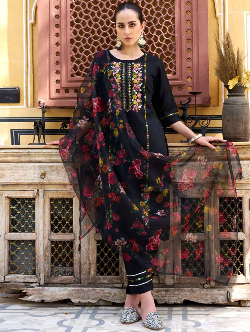 women black kurta dupatta set