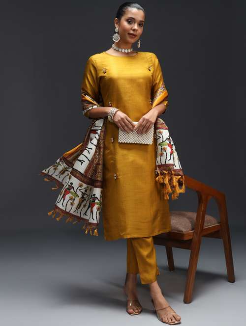 women mustard kurta dupatta set