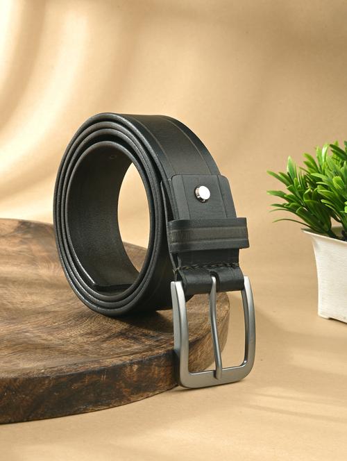 men pin buckle leather bet - 21451110 -  Standard Image - 0