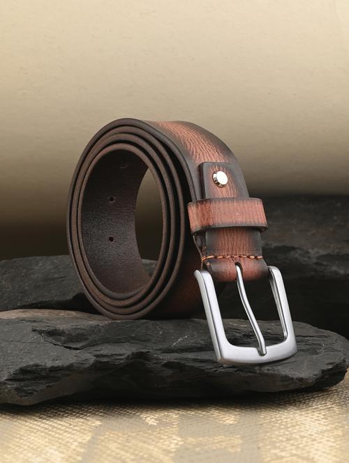 men pin buckle leather bet - 21451112 -  Standard Image - 0