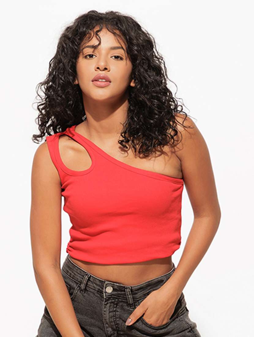 women red solid crop top
