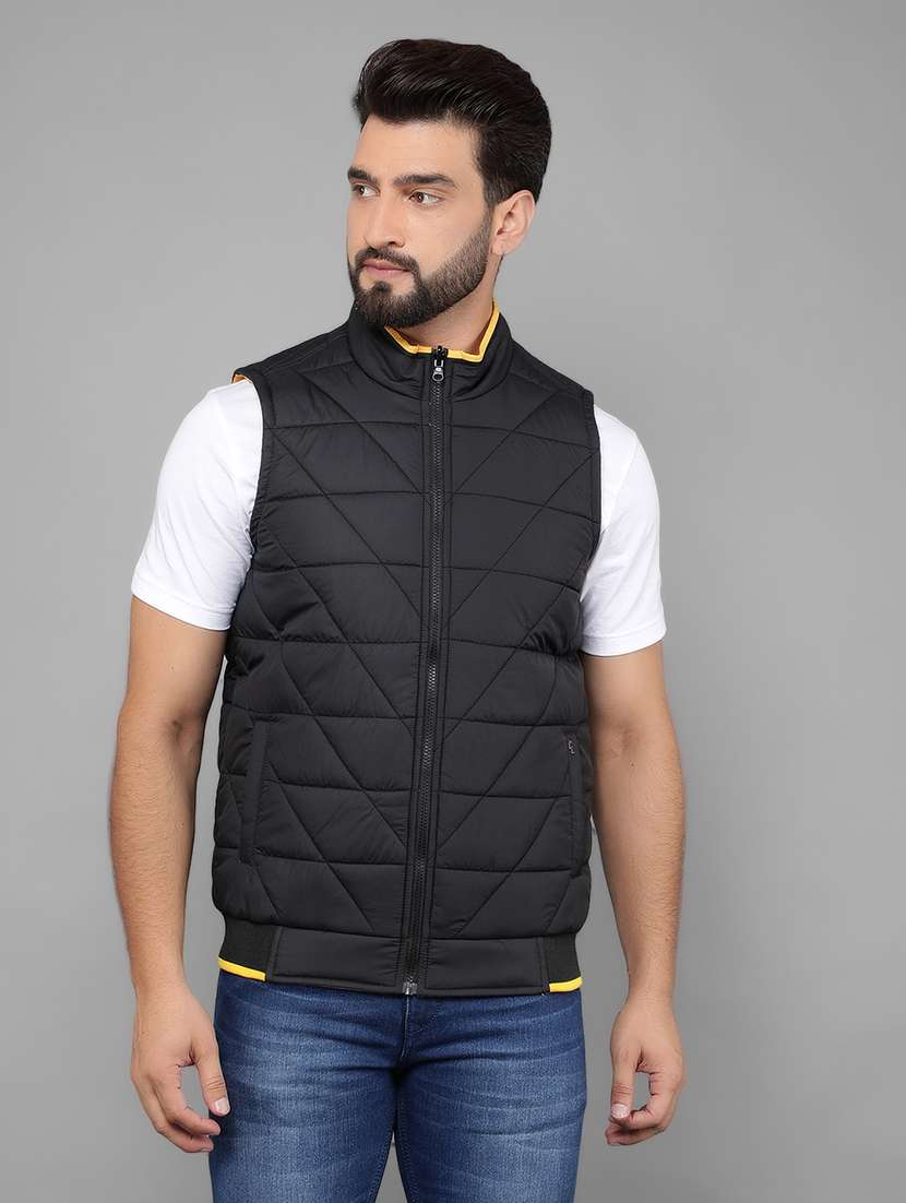 men sleeveless solid quilted jacket