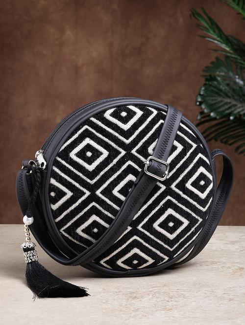 women cotton printed sling bag - 21466986 -  Standard Image - 0