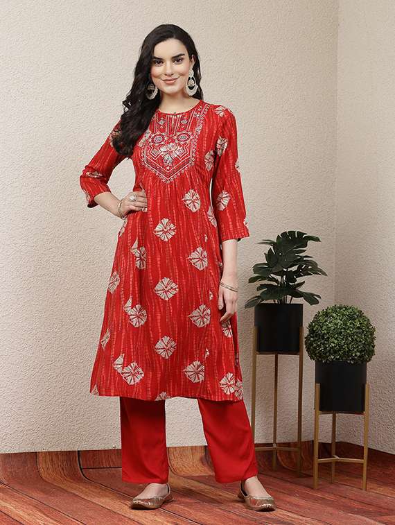 women three quarter sleeve kurta and pant set