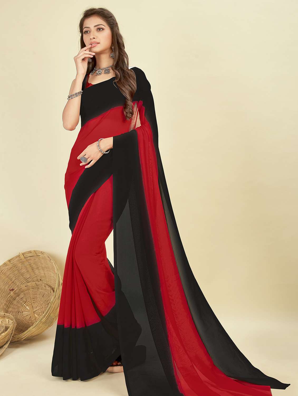 women solid red ombre saree with blouse