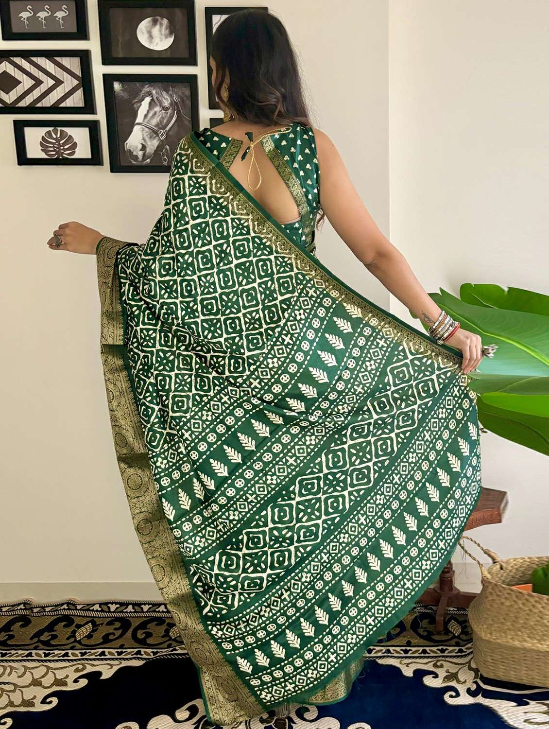 women green printed saree - 21481105 -  Standard Image - 2