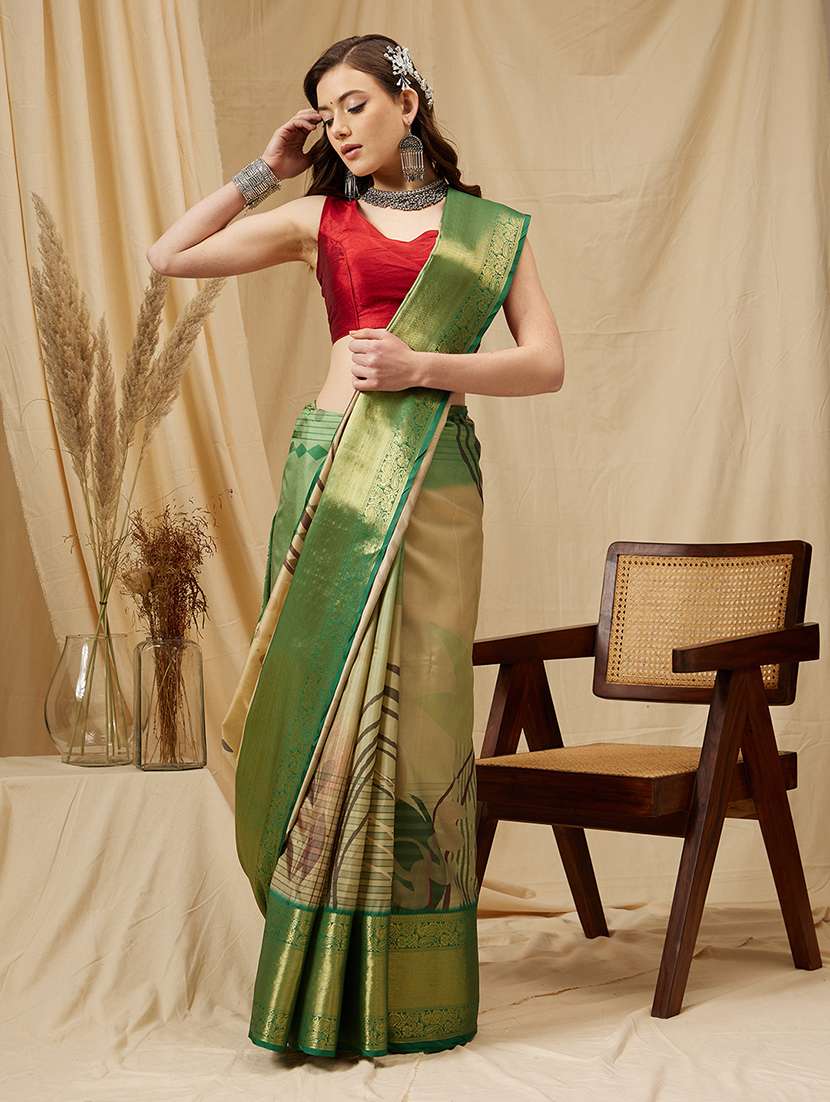  women self-design bordered saree with blouse