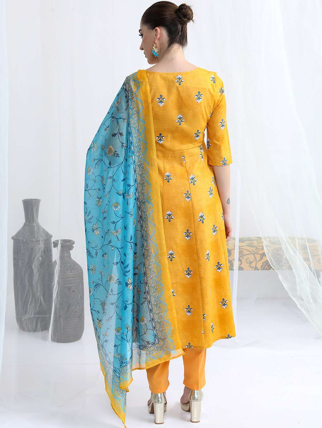 women floral kurta pant set with dupatta - 21486419 -  Standard Image - 2